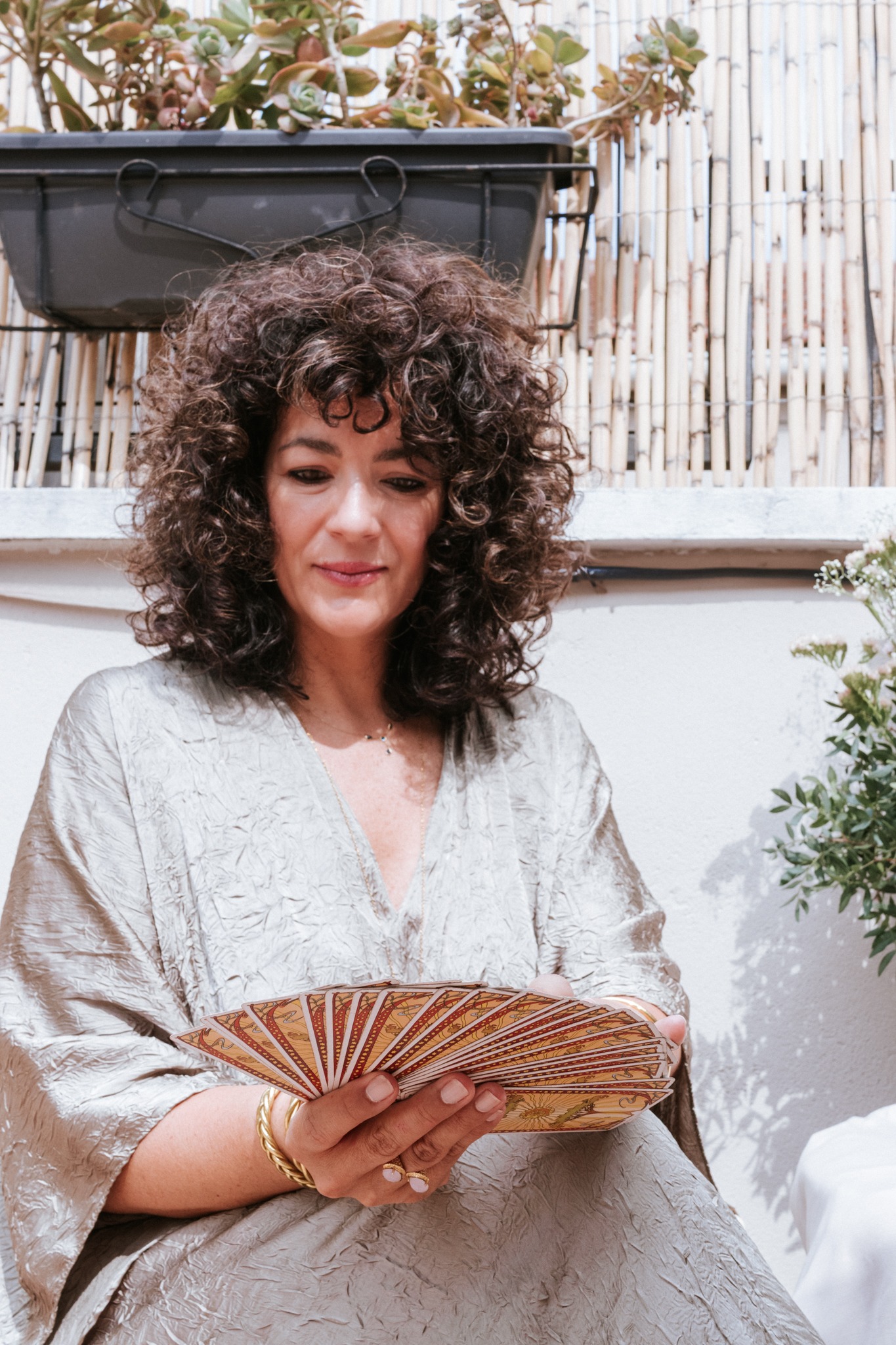 Marie en sesión presencial con tarot de Marsella